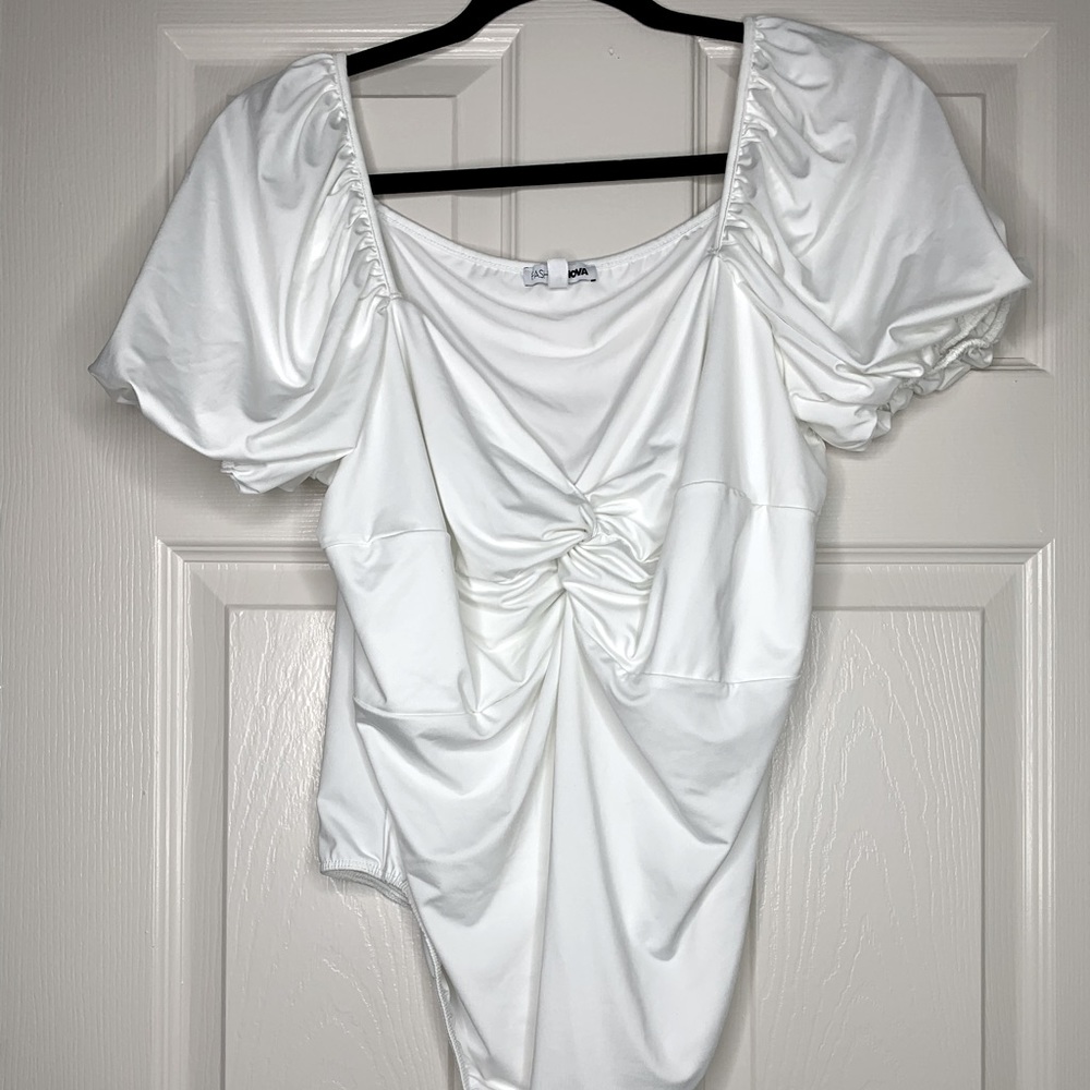 Fashion Nova - White shortsleeved bodysuit